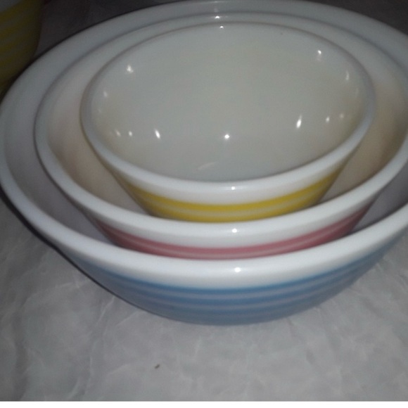 VINTAGE PYREX RAINBOW-STIPE Mixing Bowl Set - Picture 4 of 9